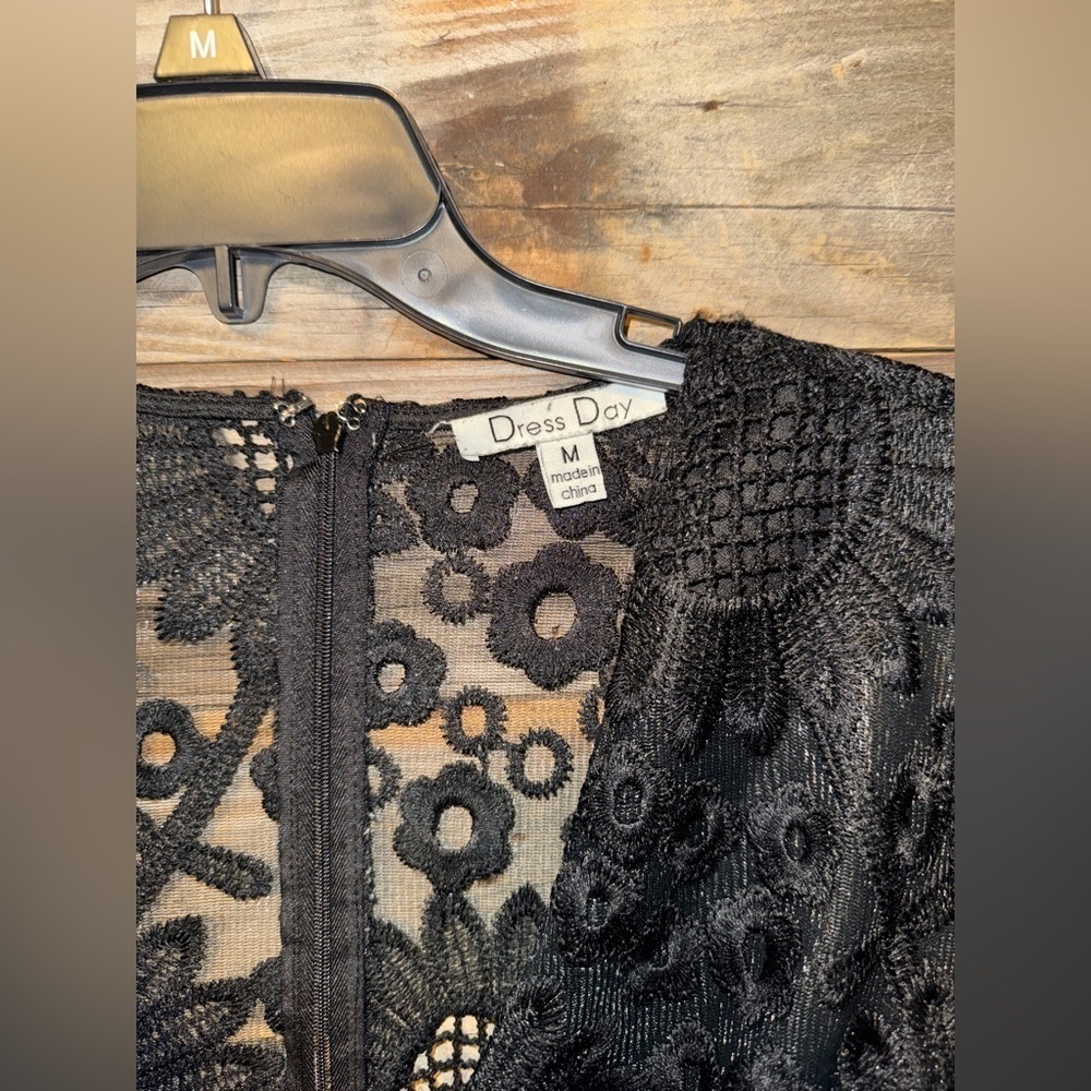 DRESS DAY-BLACK-LACE SHORTS ROMPER-BELT TIE-BACK ZIP-PARTIAL LINING- MEDIUM - Picture 5 of 7